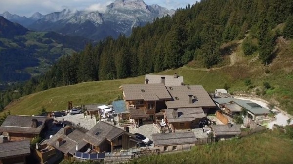 
                              Celebrity French chef sues Michelin guide after being demoted 'for using cheddar'
                      