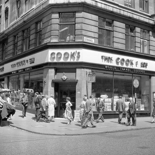 
                              Thomas Cook collapse: Holidaymakers' return to take two weeks
                      