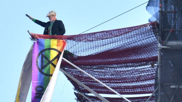 Extinction Rebellion protester arrested after three hours on Big Ben scaffolding
Extinction Rebellion protester arrested after three hours on Big Ben scaffolding