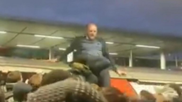 Extinction Rebellion protester arrested after three hours on Big Ben scaffolding
Extinction Rebellion protester arrested after three hours on Big Ben scaffolding