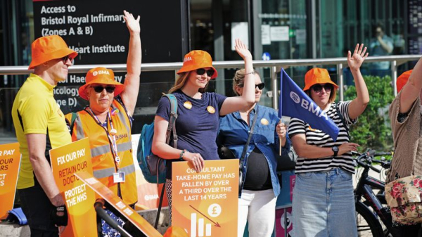 NHS to receive extra &pound;200m ahead of winter amid record waiting lists